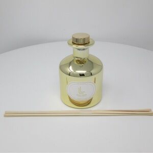 Brand New Life in Lilac Holiday Dreams Gold Reed Diffuser with Sticks